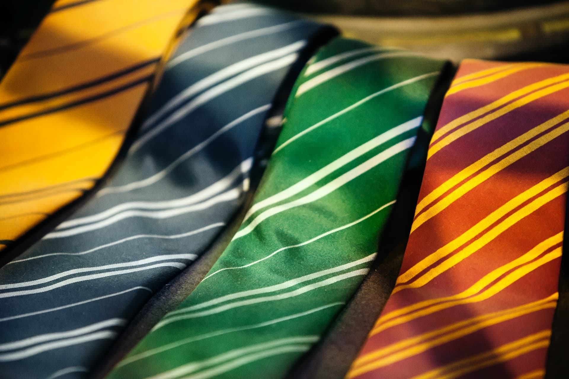 What should I consider when choosing a tie?