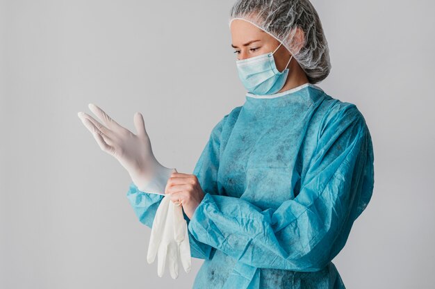 Exploring the benefits of long-sleeved scrub tops for healthcare professionals